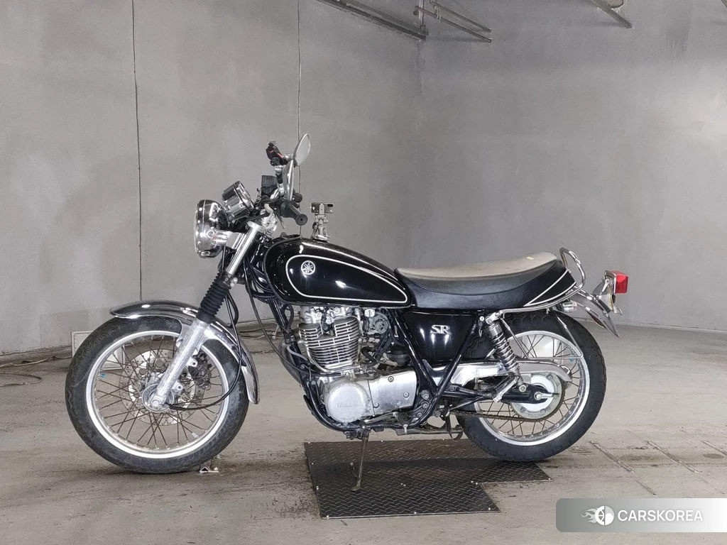 Проданный Yamaha SR 400 2012 из Японии, фото 2