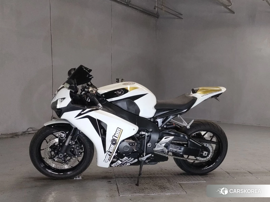 Проданный Honda CBR1000RR 2010 из Японии, фото 2