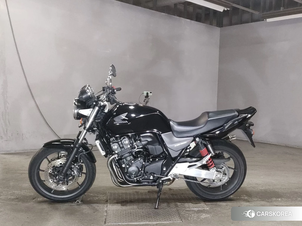 Проданный Honda CB400SF 2018 из Японии