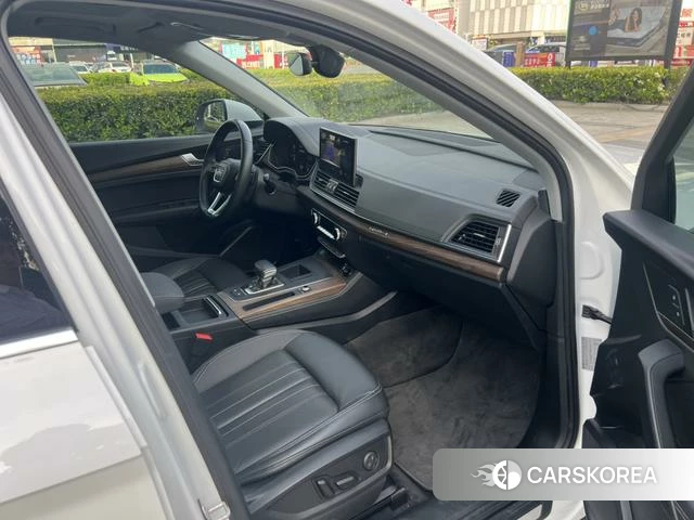 Audi Q5L Sportback 2021 Белый из Китая, фото 2