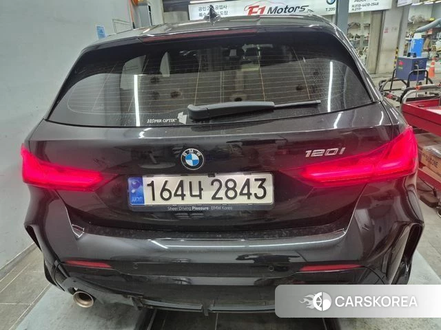 BMW 1 Series (F40) 2023 Черный из Кореи, фото 2