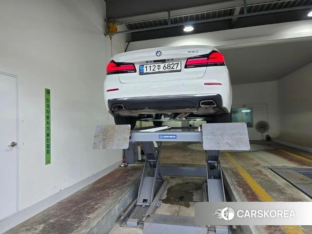 BMW 5 Series (G30) 2020 Белый из Кореи, фото 2
