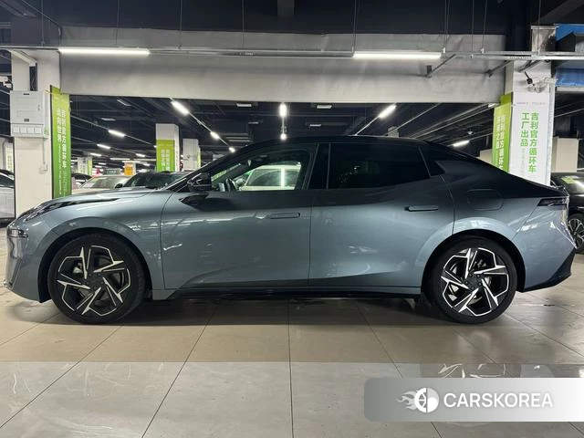 Lynk 07 EM-P 2024 Темно-серый из Китая, фото 6