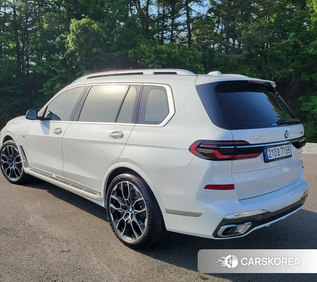 BMW X7 (G07) 2024 Белый из Кореи, фото 2