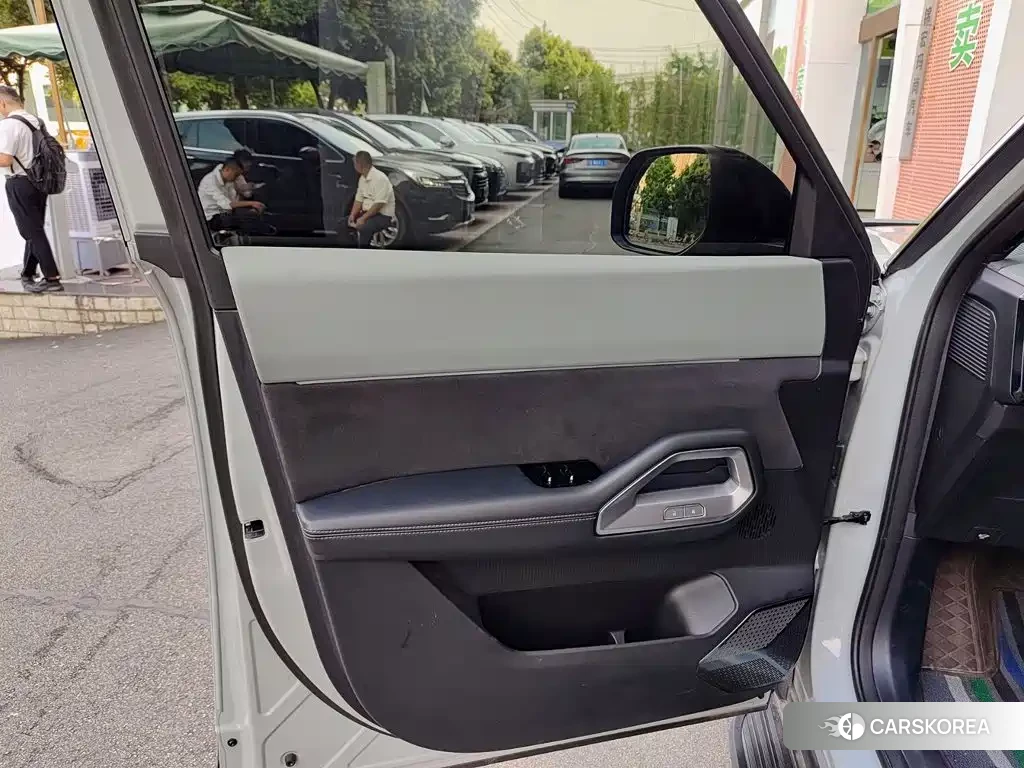 Ford Bronco 2025 Silver/gray из Китая, фото 3