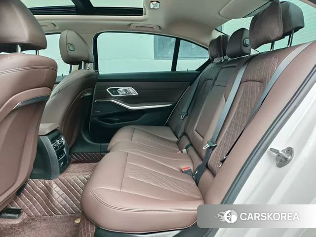 BMW 3 series 2023 Белый из Китая, фото 2