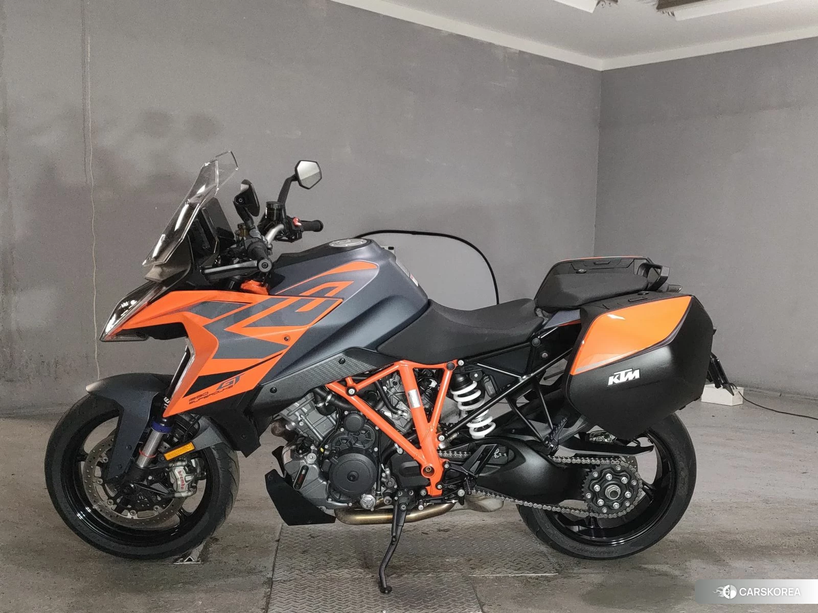 KTM 1290 SUPER DUKE GT 2023 из Японии