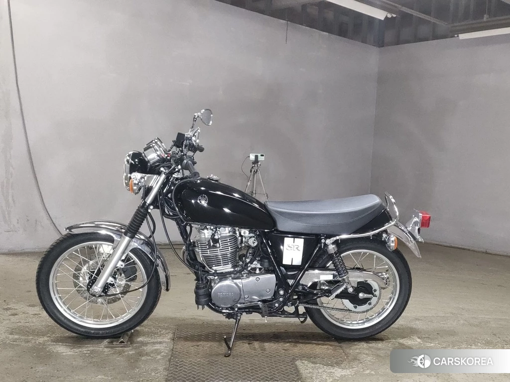 Проданный Yamaha SR 400 2020 из Японии, фото 2