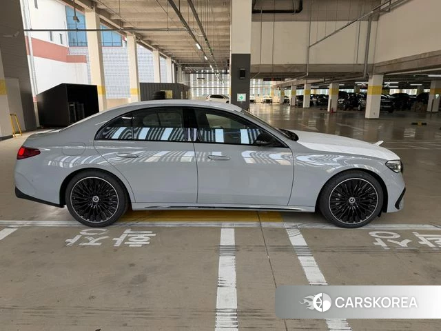 Mercedes-Benz E-Class W214 2026 Цвет галактики из Кореи, фото 2