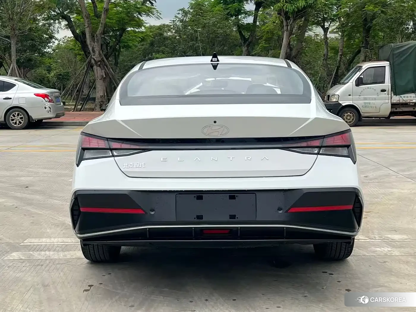 Hyundai Elantra 2026 Белый из Китая, фото 2