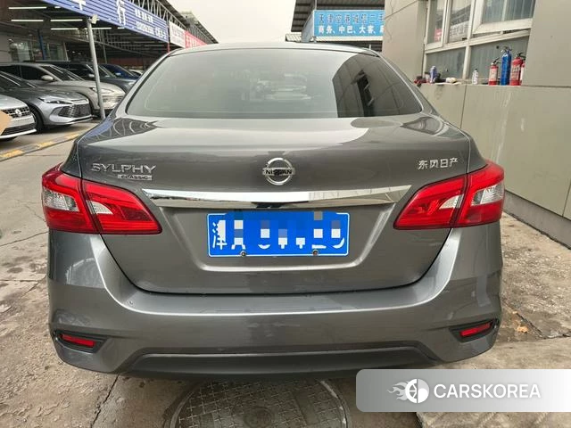 Nissan Xuan Yi 2023 Темно-серый из Китая, фото 2