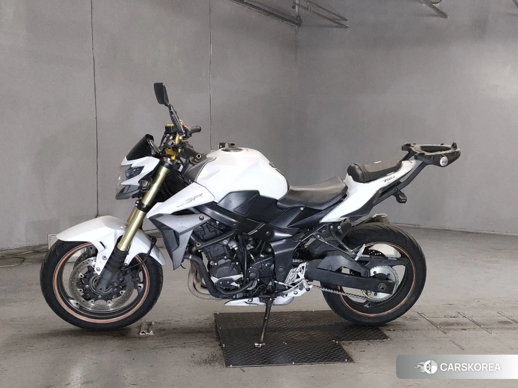 Проданный Suzuki GSR750 2013 из Японии, фото 2