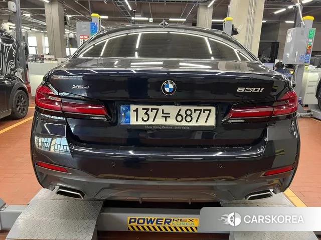 BMW 5 Series (G30) 2022 Черный двухцветный из Кореи, фото 2