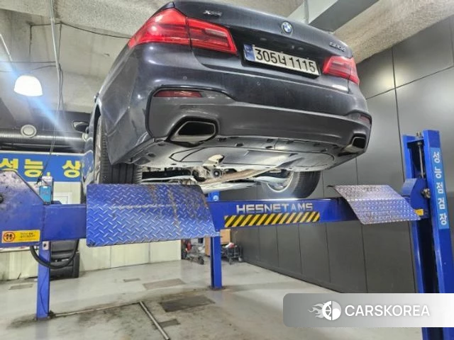 BMW 5 Series (G30) 2018 Черный из Кореи, фото 2