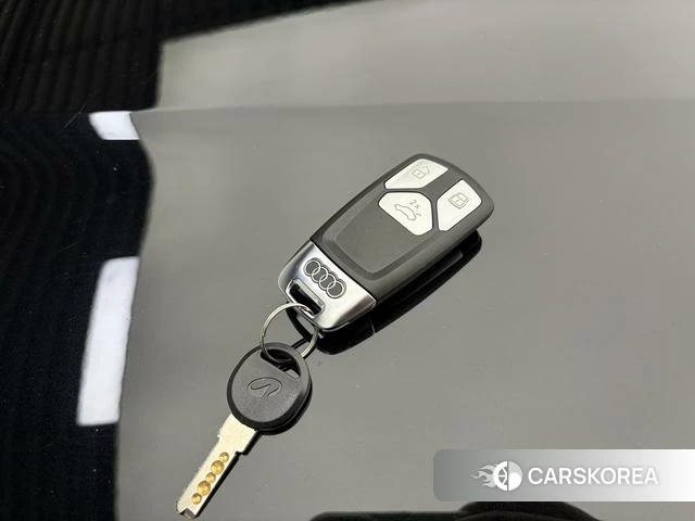 Audi Q5L id 4359476 из Китая 12