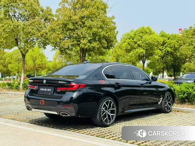 BMW 5 series 2022 Черный из Китая, фото 2