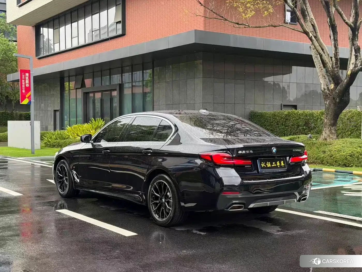 BMW 5 series 2022 Черный из Китая, фото 2