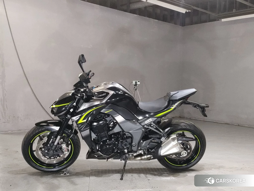 Проданный Kawasaki Z1000R 2017 из Японии