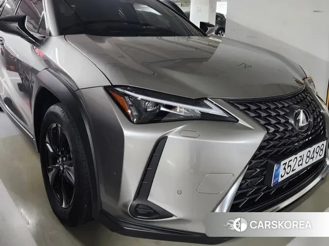 Lexus UX300h 2024 Серебристо-серый из Кореи, фото 2