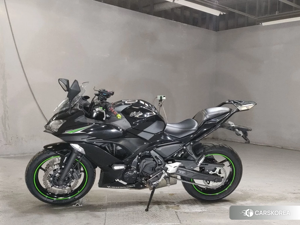 Проданный Kawasaki NINJA 650 2018 из Японии