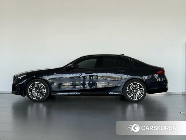 BMW 5 series (imported) 2025 Черный из Китая, фото 4