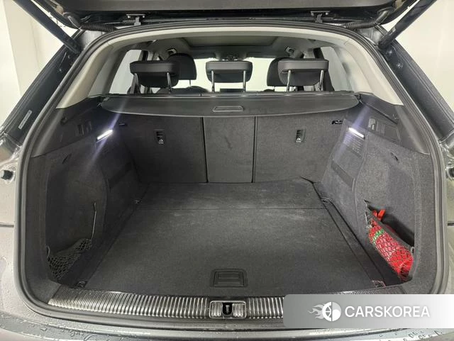 Audi Q5L 2022 Темно-серый из Китая, фото 4