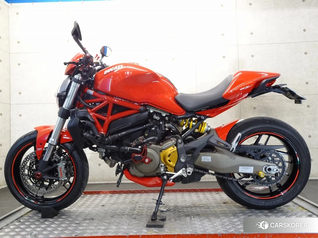 Проданный Ducati MONSTER 821 2015 из Японии