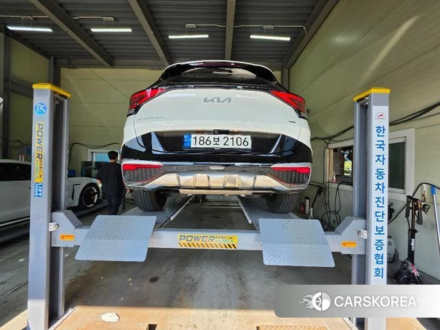 Kia Sportage 5th Generation Hybrid 2022 Белый из Кореи, фото 2