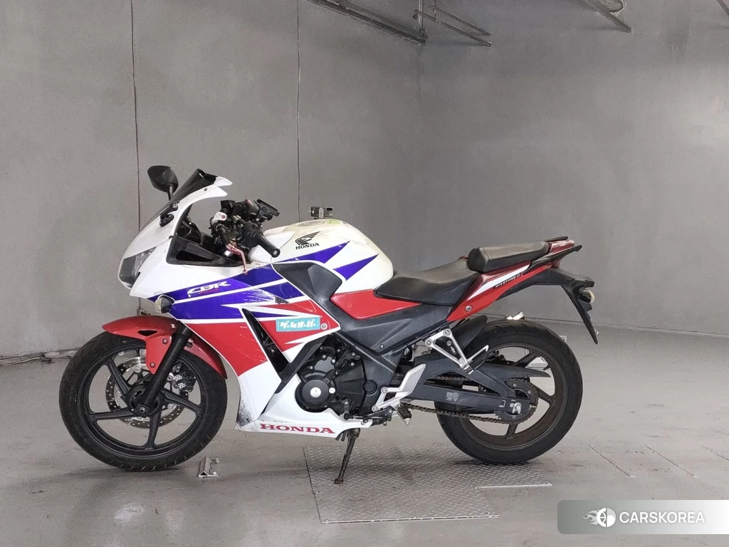 Проданный Honda CBR250R 2015 из Японии