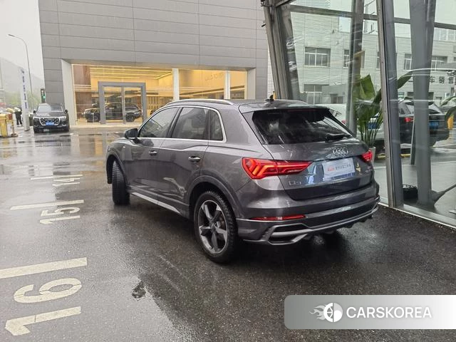 Audi Q3 2021 Темно-серый из Китая, фото 2