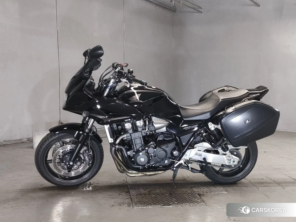 Проданный Honda CB1300ST 2011 из Японии, фото 2
