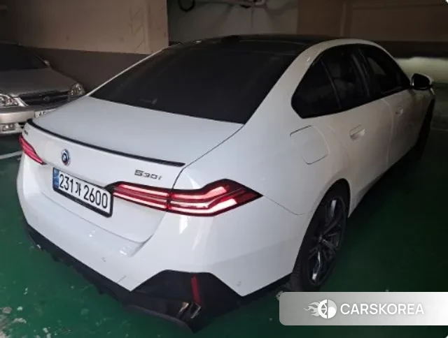 BMW 5 Series (G60) 2024 Белый из Кореи, фото 5