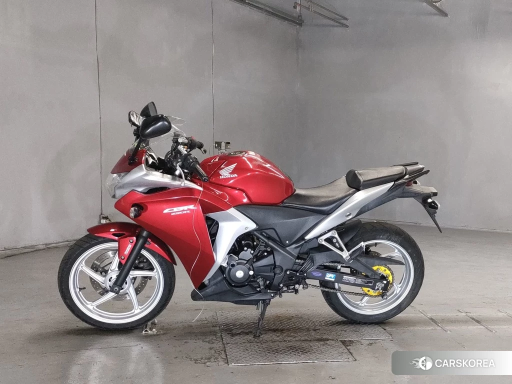 Проданный Honda CBR250R 2011 из Японии