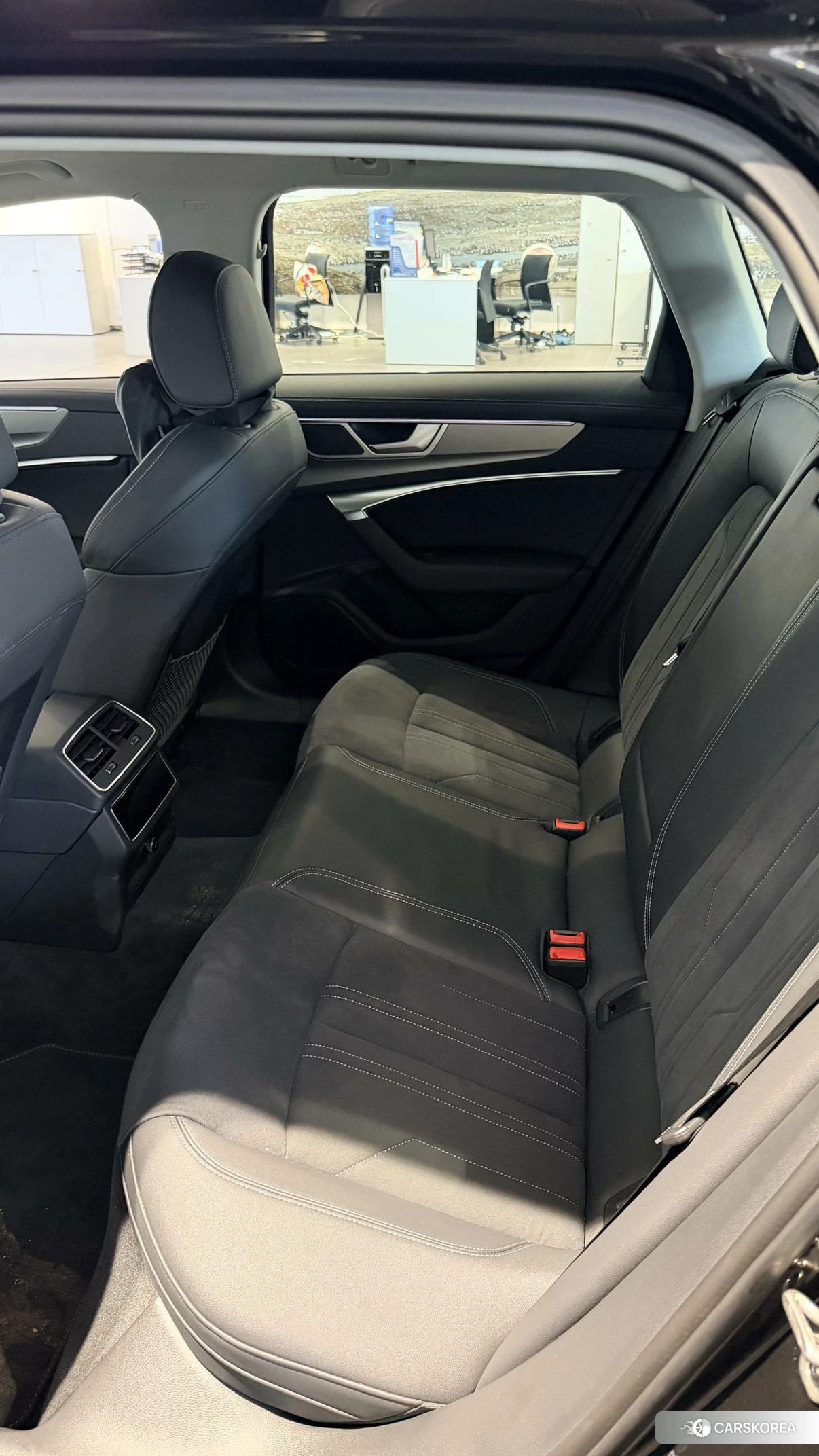 Audi A6 (import) 2023 Черный из Китая, фото 5