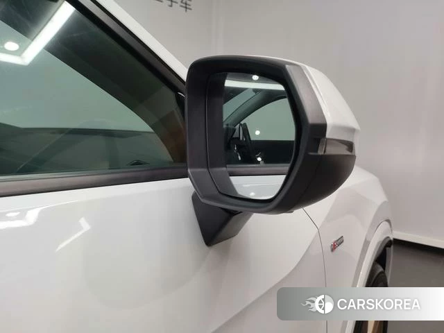 Audi Q2L id 4276683 из Китая 12
