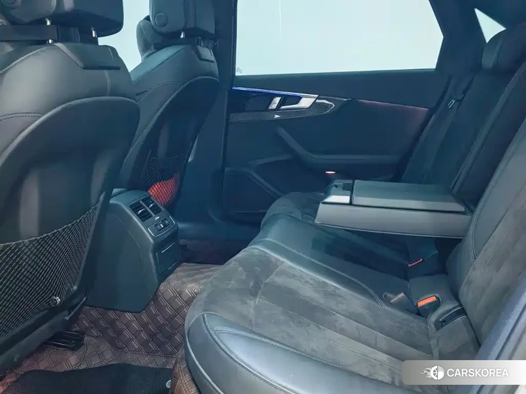 Audi A4L id 4583750 из Китая 10