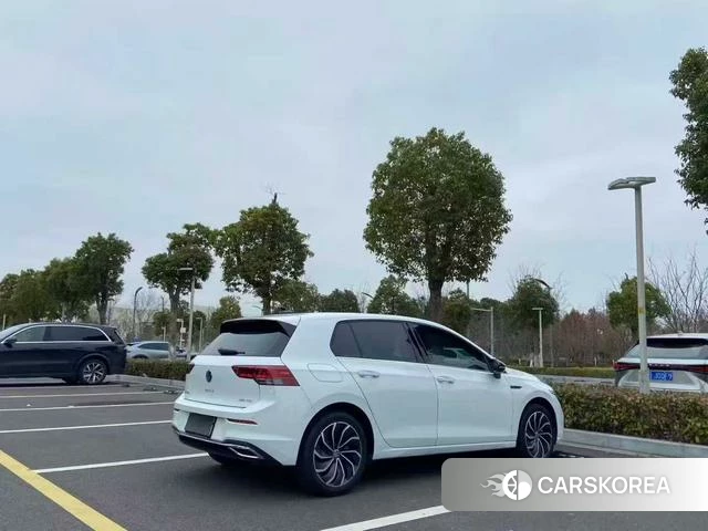 Volkswagen Golf 2023 Белый из Китая, фото 2