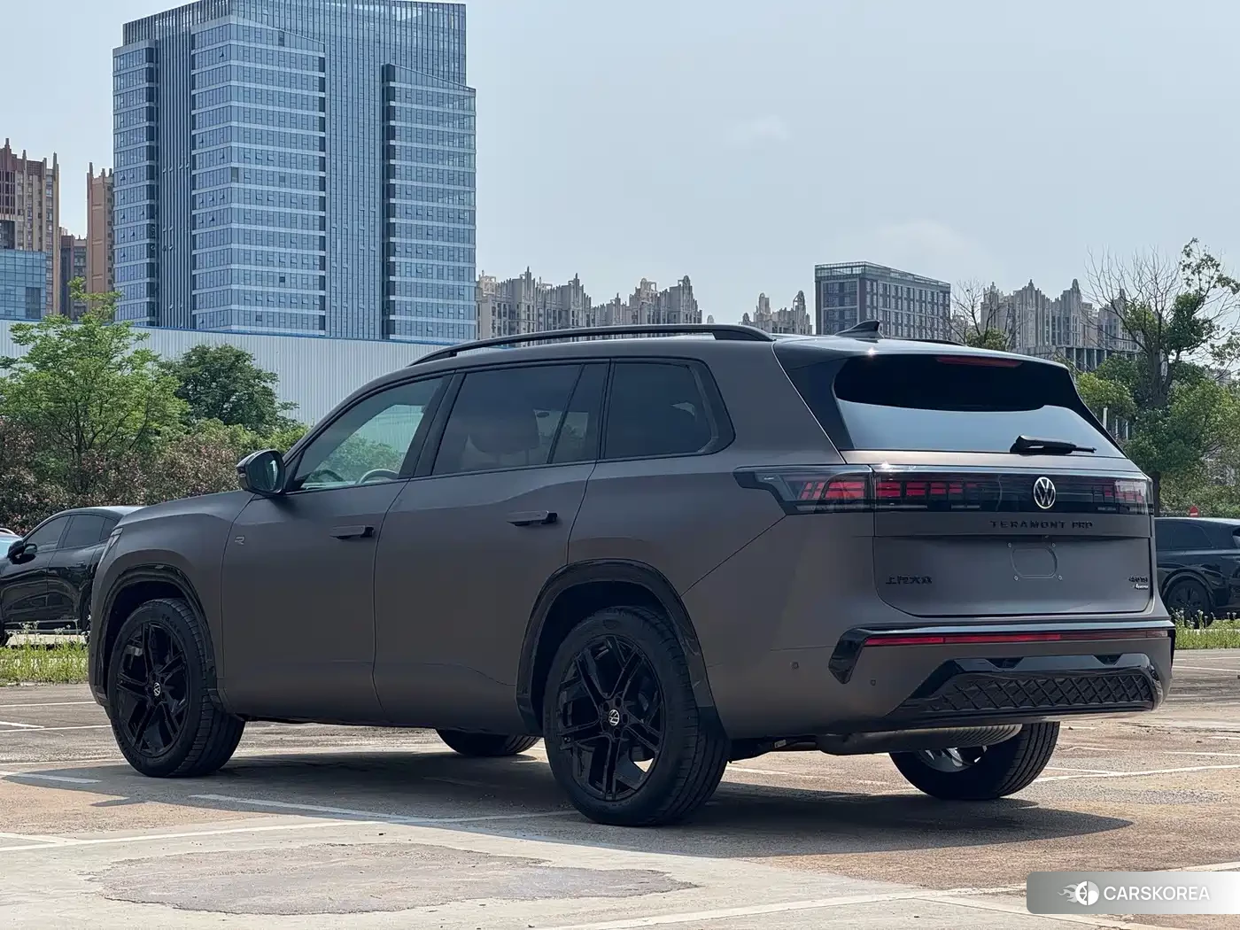 Volkswagen Touareg 2025 Champagne/brown из Китая, фото 2