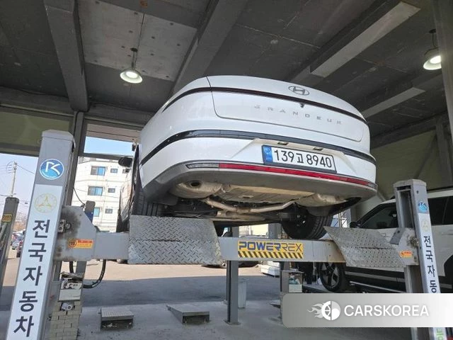 Hyundai Grandeur Hybrid (GN7) 2023 Белый из Кореи, фото 2