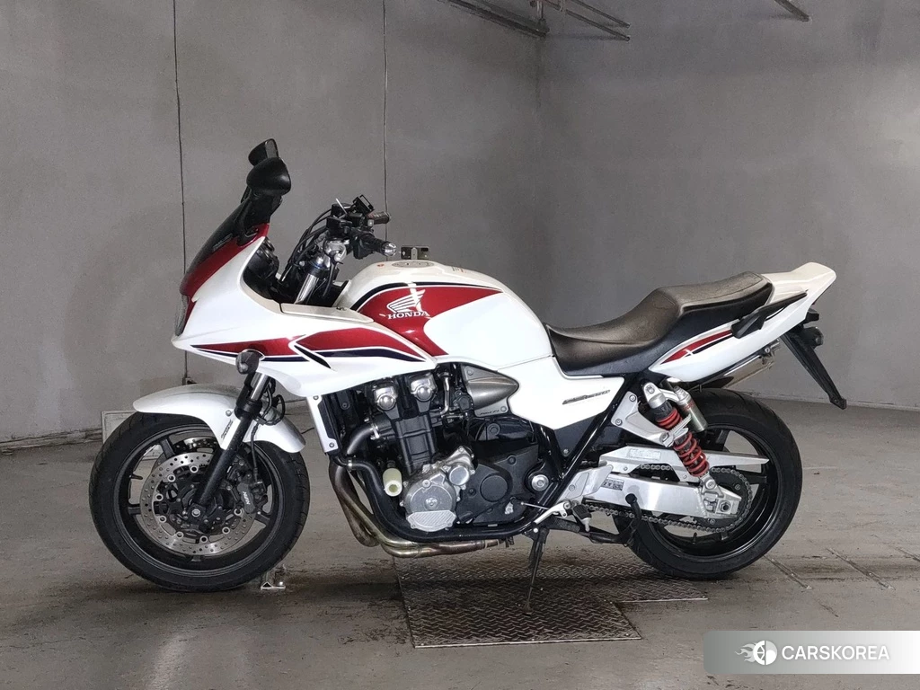 Проданный Honda CB1300SF BOLDOR 2011 из Японии, фото 2