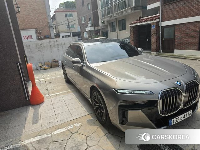 BMW 7 Series (G70) 2023 Цвет галактики из Кореи, фото 6