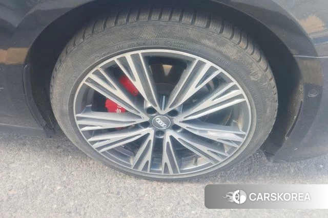 Audi A6L id 4301609 из Китая 9