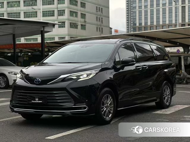 Toyota Saina 2022 Черный из Китая, фото 2