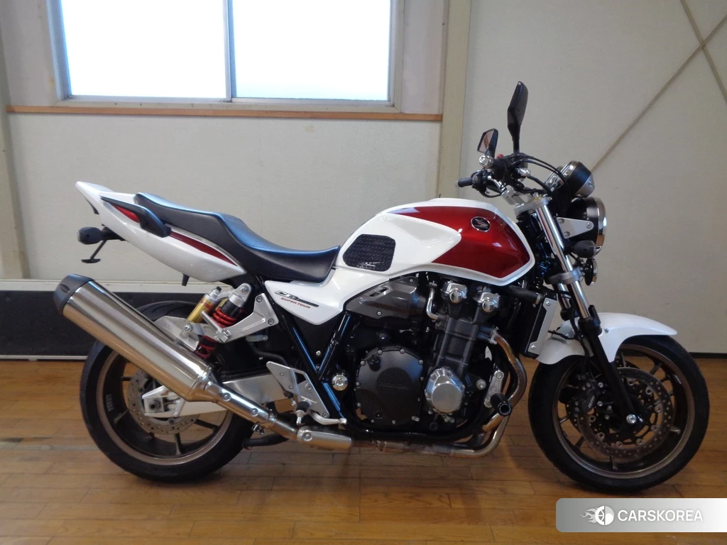 Проданный Honda CB1300SF ABS 2015 из Японии