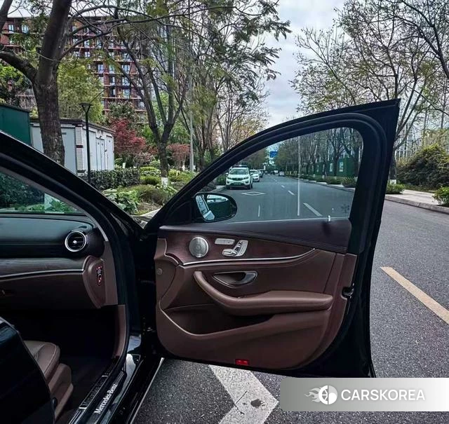 Mercedes-Benz E-class id 4277810 из Китая 12