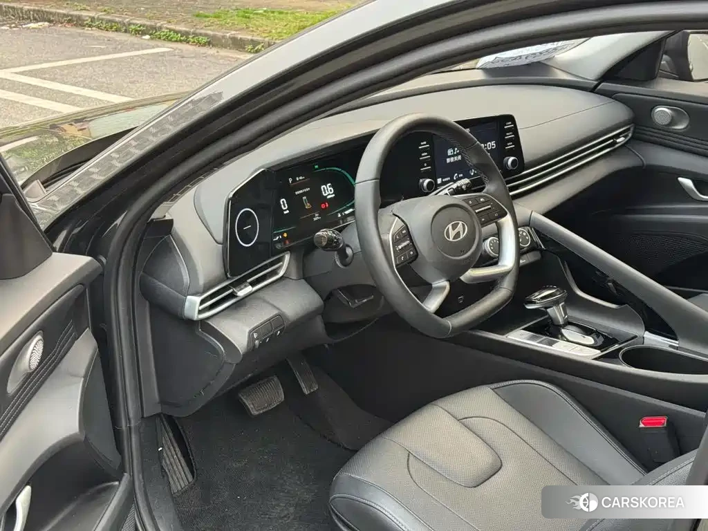 Hyundai Elantra 2026 Silver/gray из Китая, фото 2
