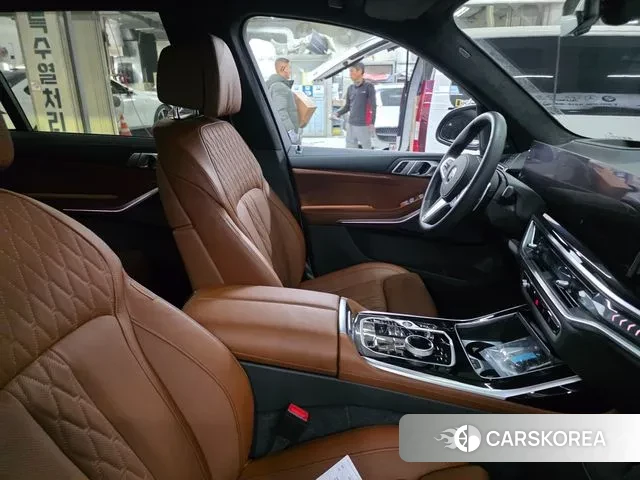 BMW X7 (G07) 2024 Небесно-голубой из Кореи, фото 2