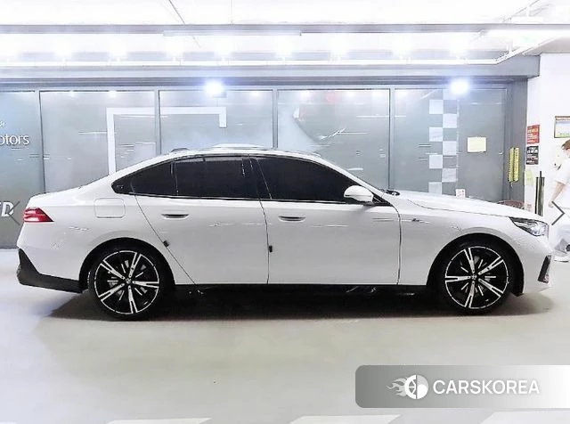 BMW 5 Series (G60) id 4442845 из Кореи 11