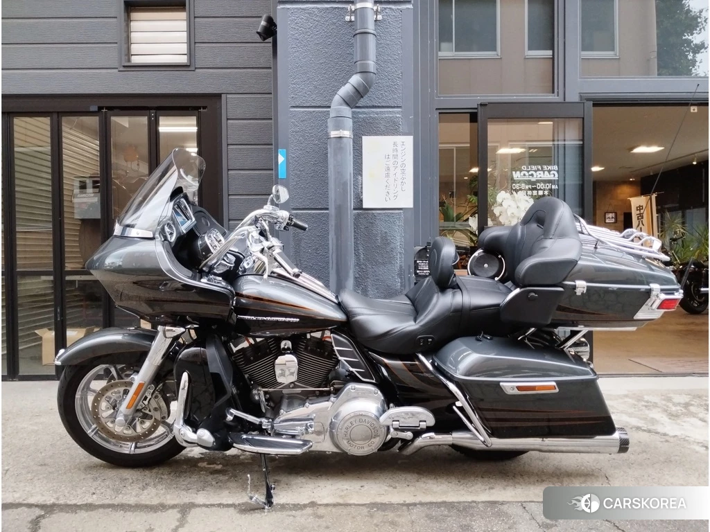 Проданный Harley-Davidson Road Glide FLTRUSE1800 CVO 2016 из Японии, фото 2