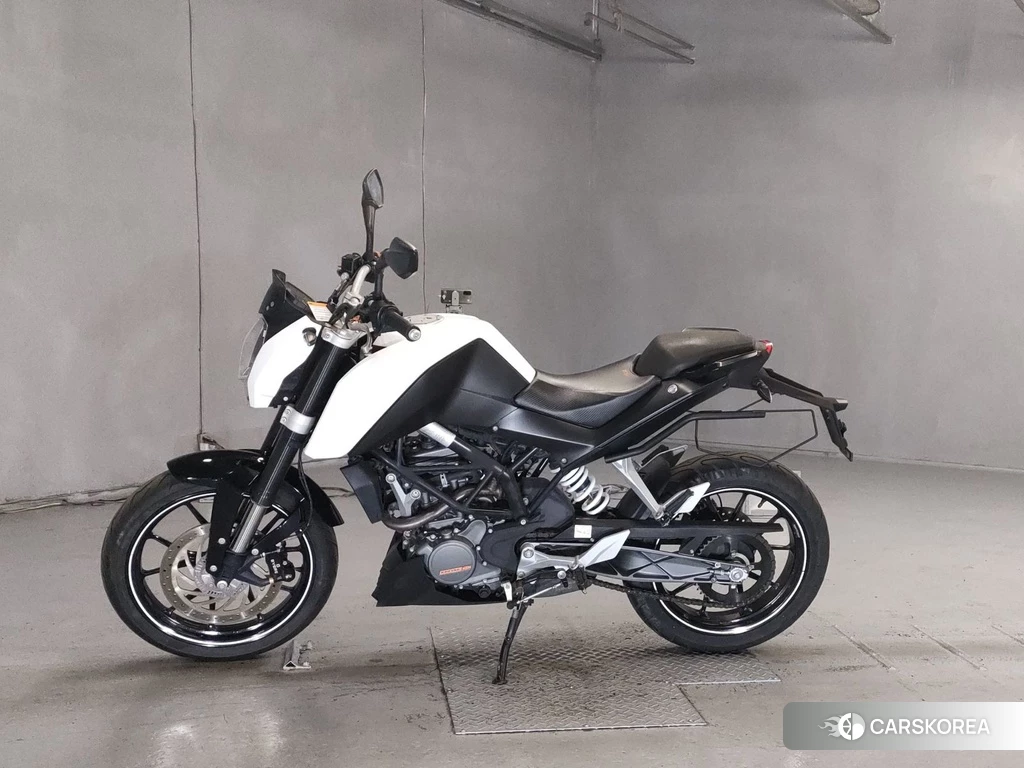 Проданный KTM 125 DUKE 2013 из Японии, фото 2
